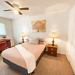 Pikes Peak Views Cozy Well Stocked Home Near Parks, Downtown