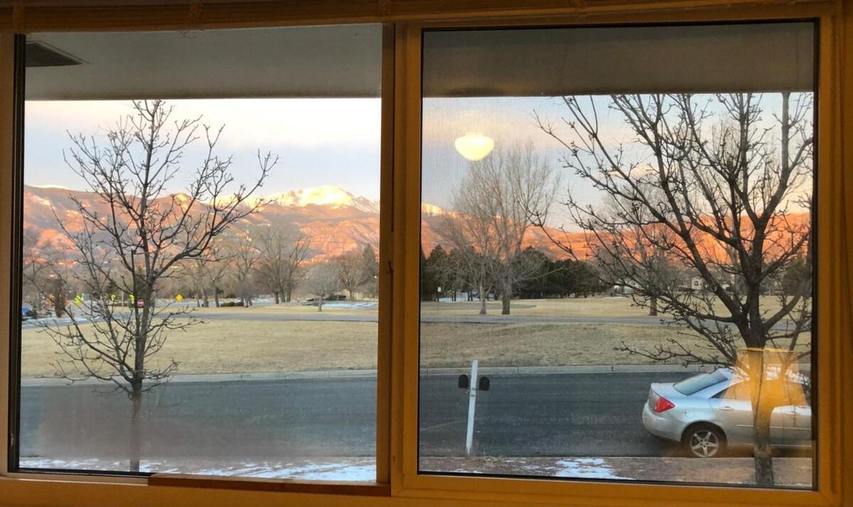 Pikes Peak Views Cozy Well Stocked Near Parks, Downtown * Colorado Springs