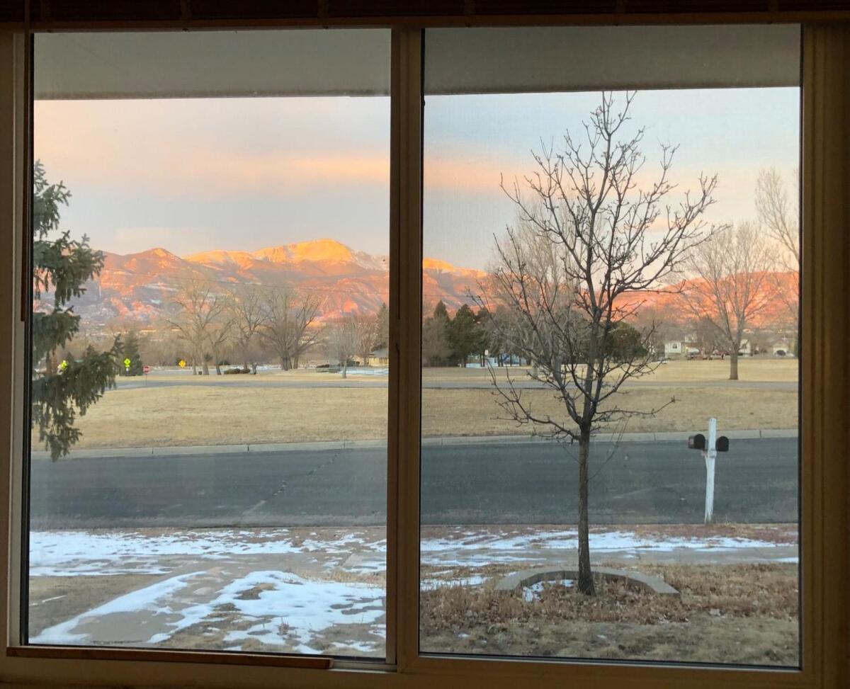 Casa de férias Pikes Peak Views Cozy Well Stocked Near Parks, Downtown *