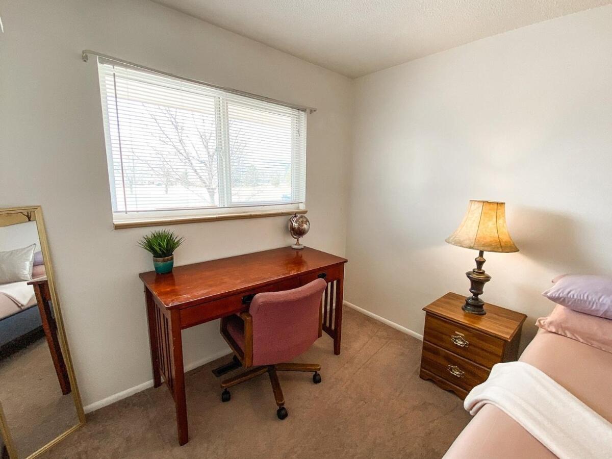 Pikes Peak Views Cozy Well Stocked Near Parks, Downtown Colorado Springs